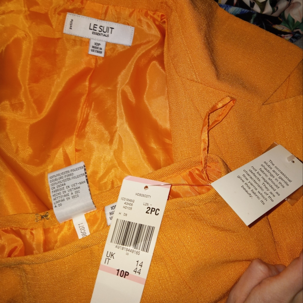 Le suit orange skirt suit set size 10 petite new with tags - Picture 2 of 8